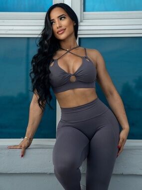 Bombshell Sportswear Twist bra gray large